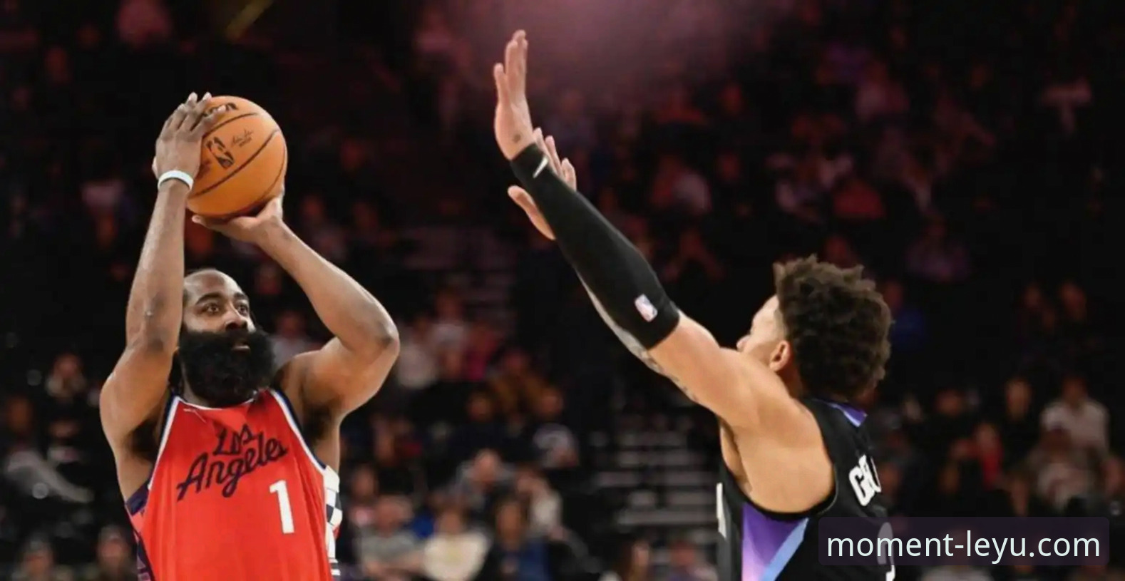 乐鱼官网最新版App 骑士力克魔术,米切尔42分闪耀全场赛事详解